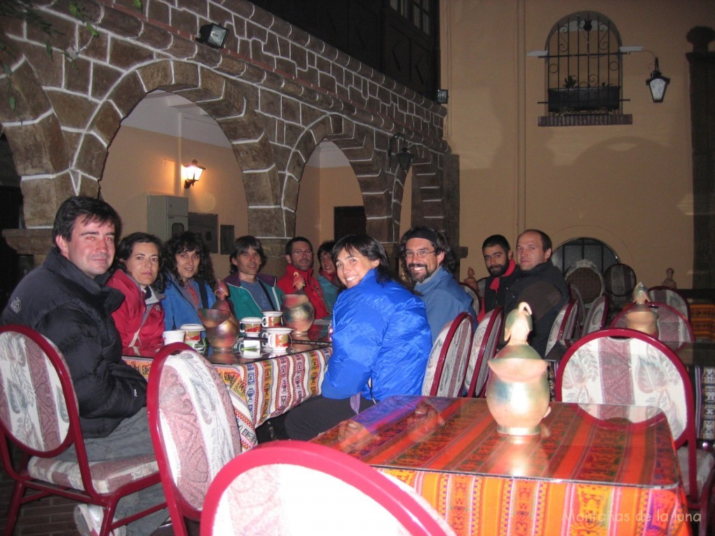 De izquierda a derecha: Joaquín, Sara, Gemma, Ballester, Edu, Carmen, Zaida, Jesús, Trino y Javi en el Hotel Señorial Montero